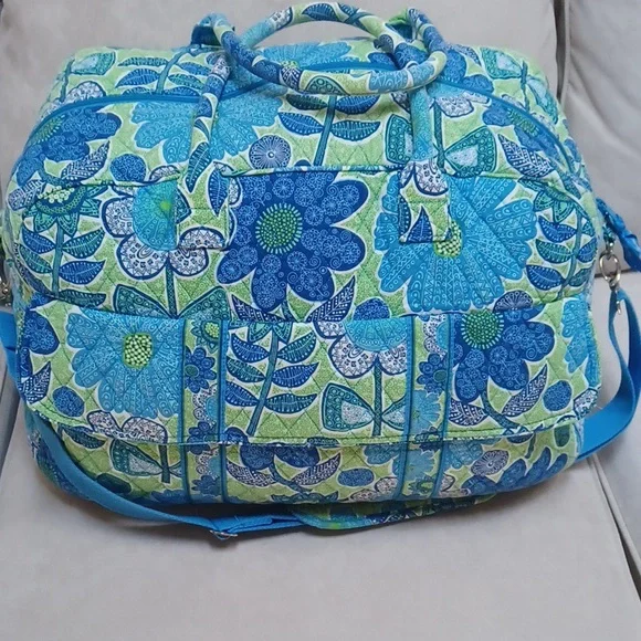 Vera Bradley Grand Traveler Tote / Duffel In Doodle Daisy Pattern - Picture 4 of 17